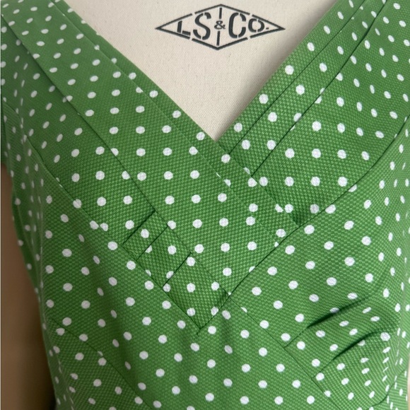Tahari Green Polka Dot cotton Dress. Ptp 20” lenght 39” - Picture 3 of 13